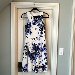 Donna Morgan Blue and White Floral Dress NWOT Size 2